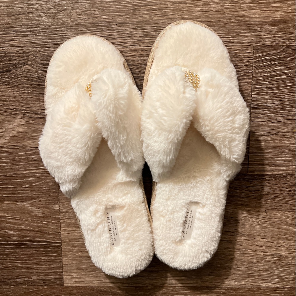 White Slippers Size XL 10/11, Laundry By Shelli Segal Slippers